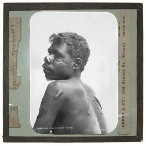 Coongardie, Gilbert River (skluzavka se skleněnou lucernou) od Kerry and Co.